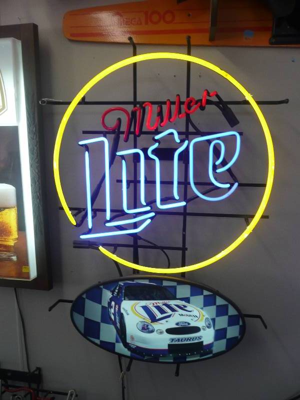 lot 39 image: Miller Lite Rusty Wallace Neon Light - Works