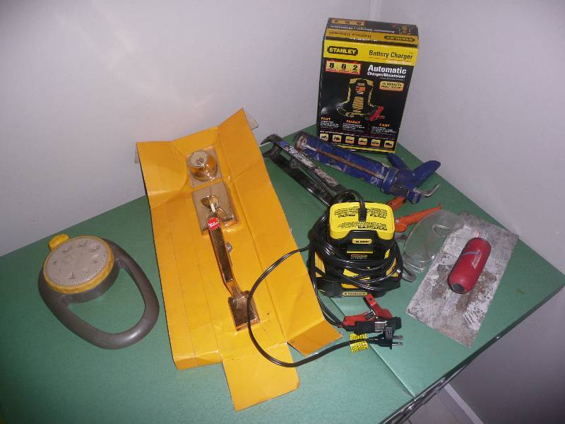 lot 43 image: New Lock, Charger & Tool Group