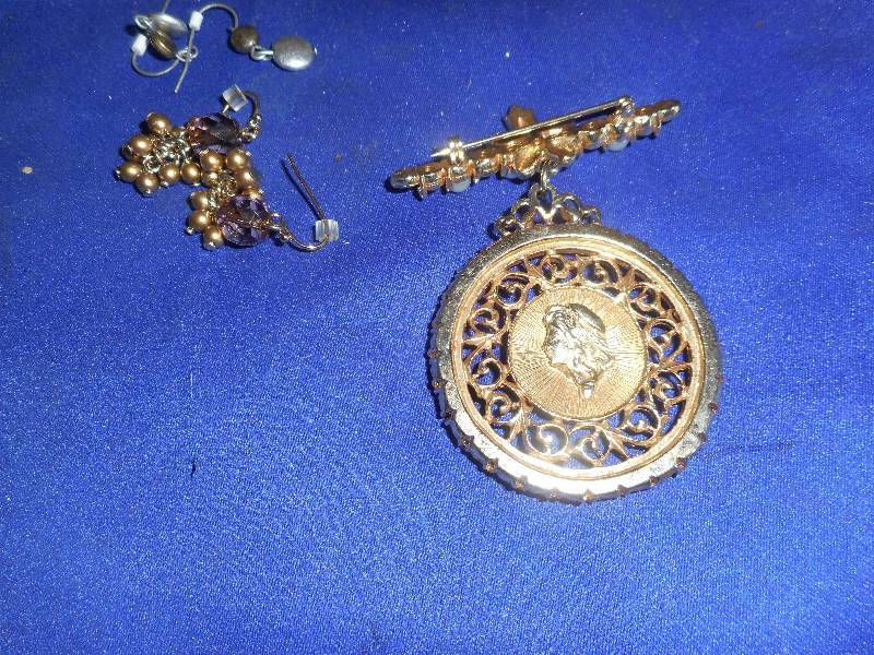 EARINGS AND BROOCH