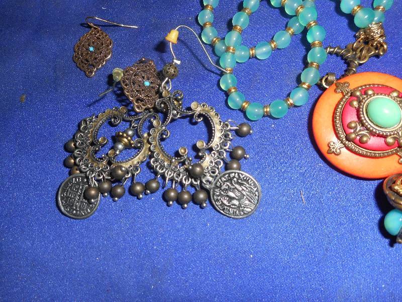 VINTAGE JEWLERY
