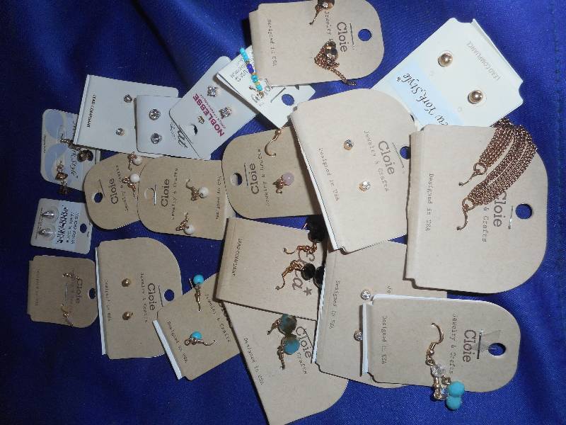 20 PAIR FASHION EARINGS