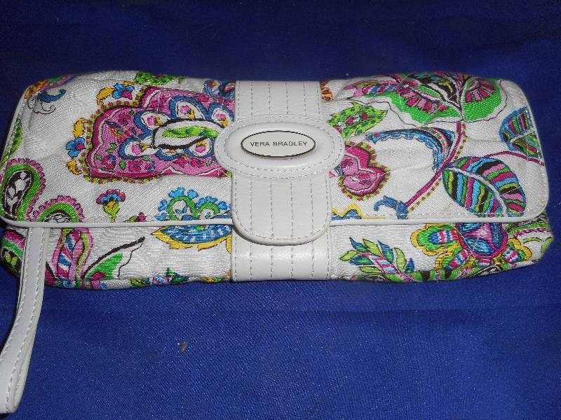 VERA BRADLEY HANDBAG