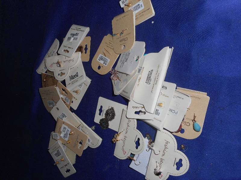 30 PAIR FASHION JEWLERY