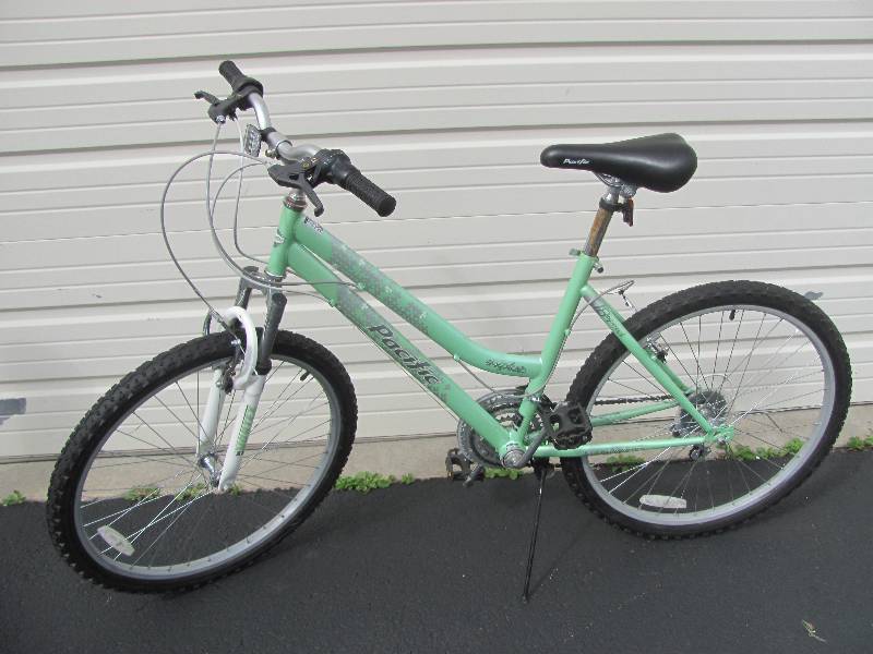 lot 24 image: Bicycles