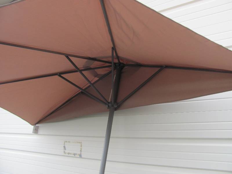 lot 66 image: Lawn & Patio