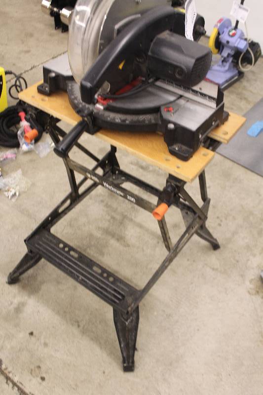 lot 9 image: McCulloch 10 Compound Miter Saw
