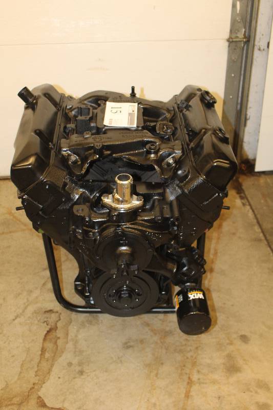 lot 15 image: Chrysler 413 cid showroom display engine