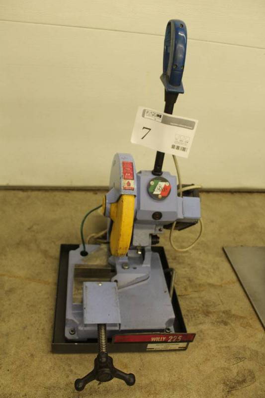 lot 7 image: Willy 225 adjustable cold saw