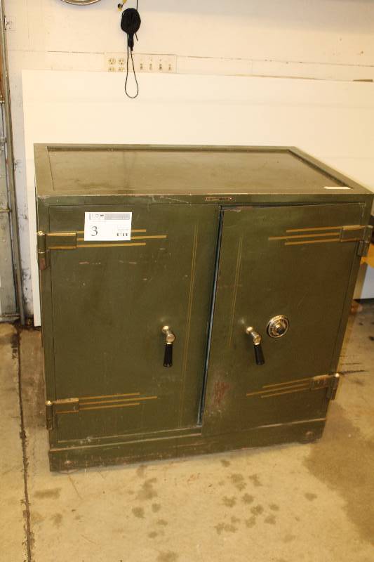 lot 3 image: Vintage Diebold Safe