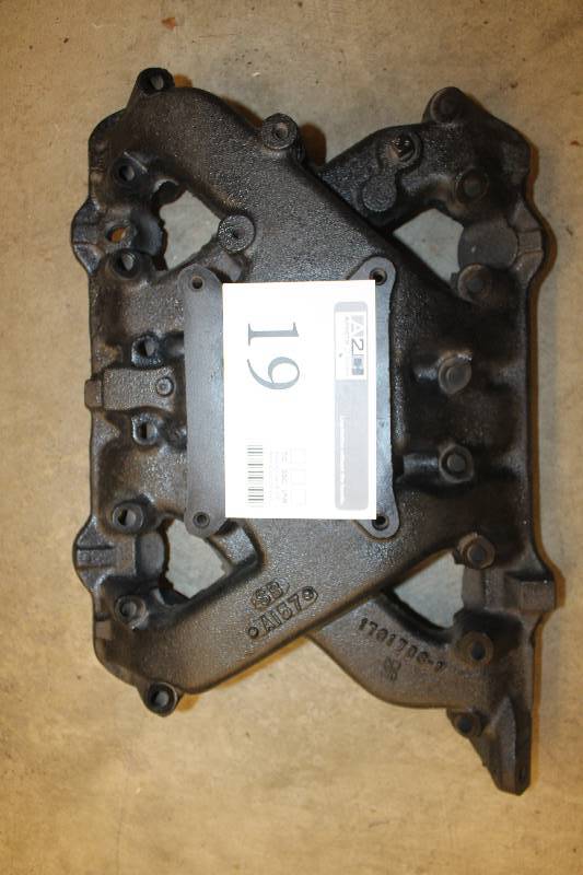 lot 19 image: Chrysler 392 cid four barrel intake cast-iron
