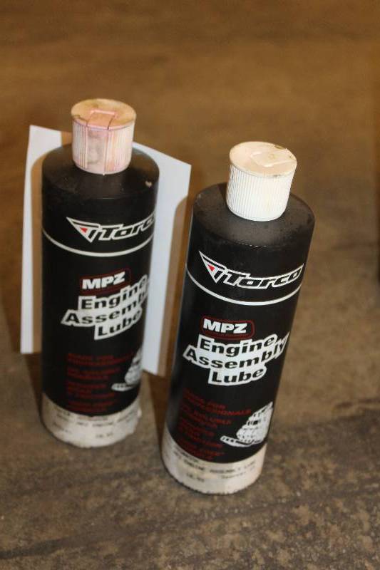 lot 28 image: Assembly lube for assembling engines