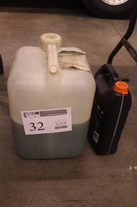 lot 32 image: Used antifreeze about 2.5-Gallons, new antifreeze .5-Gallon