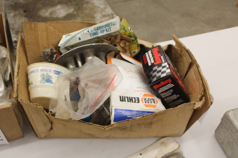 lot 107 image: Lot of miscellaneous parts including carburetor and carburetor parts