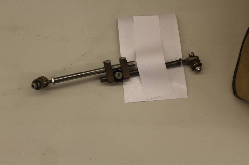 lot 85 image: Throttle linkage for multi carb set-up