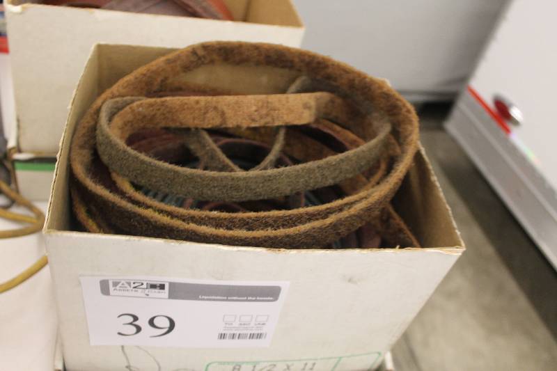 lot 39 image: Lot of Belt Sander Scotch-Brite Belts