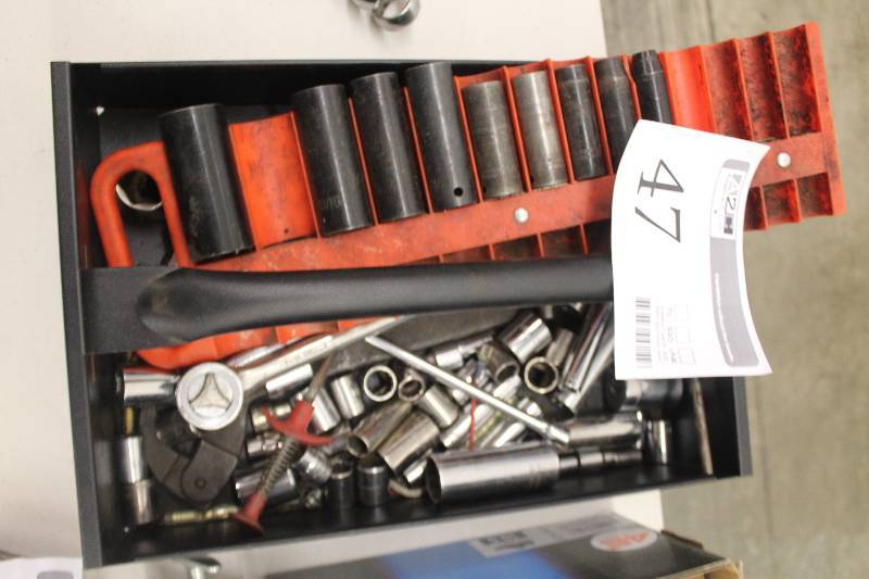 lot 47 image: Lot of sockets ratchets and extensions