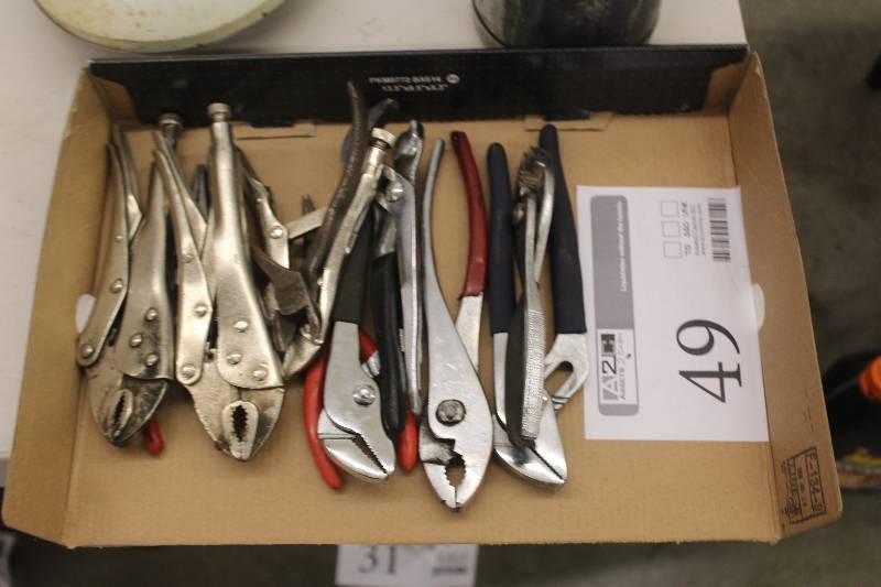 lot 49 image: Lot of pliers