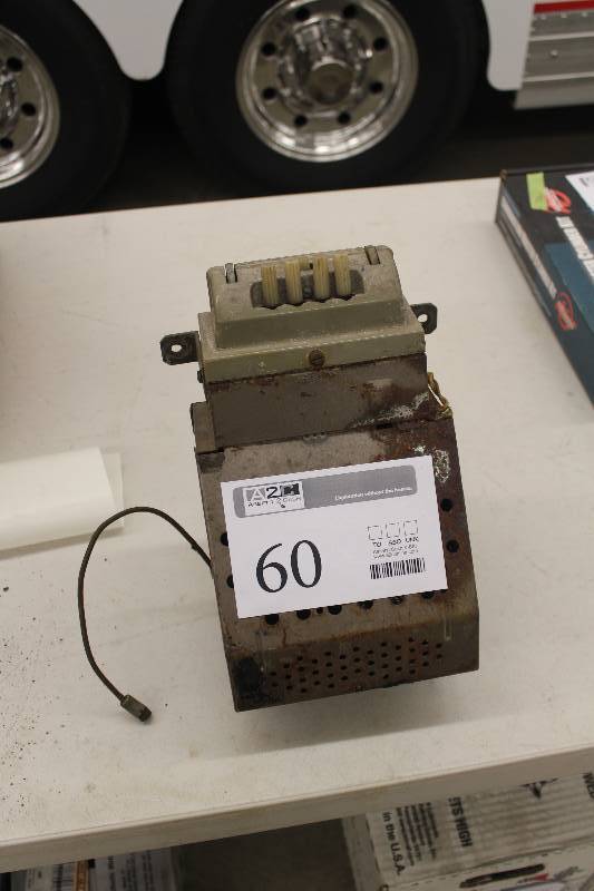 lot 60 image: Vintage Chevrolet Radio
