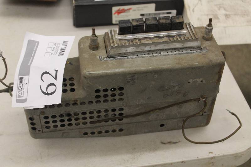 lot 62 image: Used deluxe car radio
