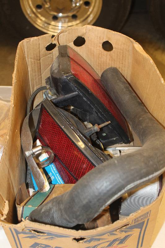 lot 58 image: Lot of miscellaneous GM parts