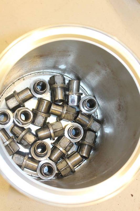 lot 54 image: Lot of (20)  chrome lug nuts with shoulder and washers
