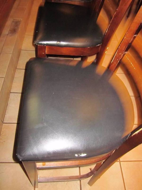 3 bar stools