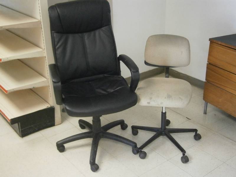(2) Office Chairs