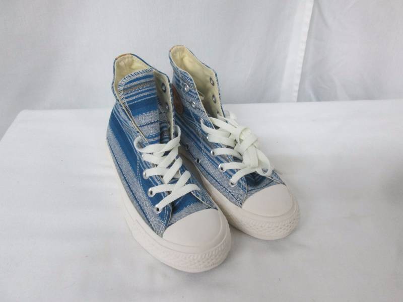 lot 51 image: Converse Unisex Chuck Taylor Crafted Text High-Top