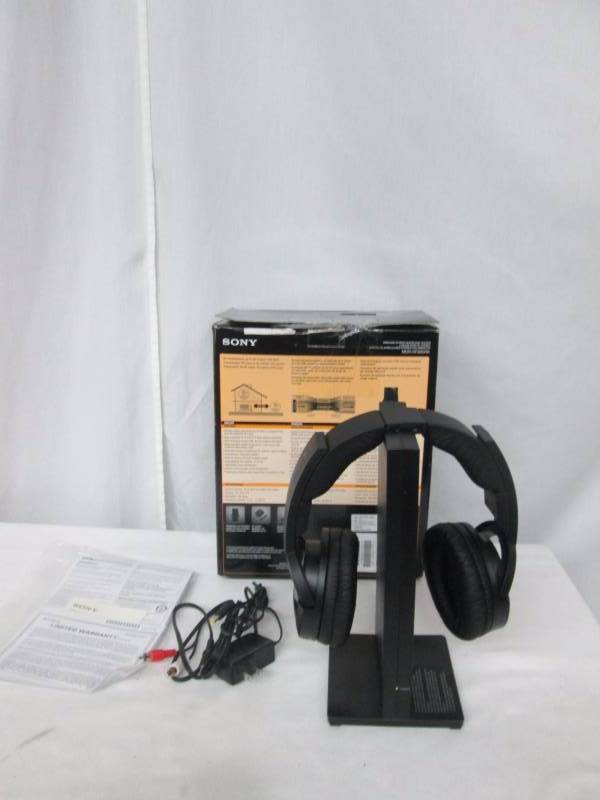 lot 21 image: Sony Noise-Reduction Wireless Headphones