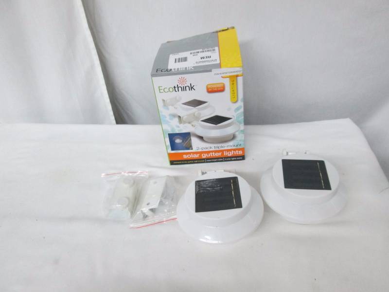lot 72 image: Solar-Powered Outdoor Gutter Lights - 2pk.