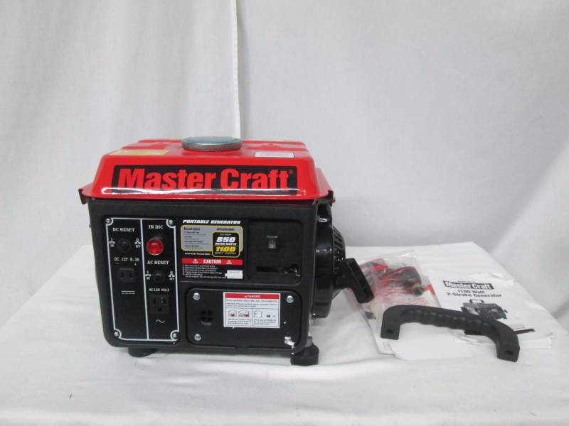 lot 7 image: Master Craft 1100W Gas Generator