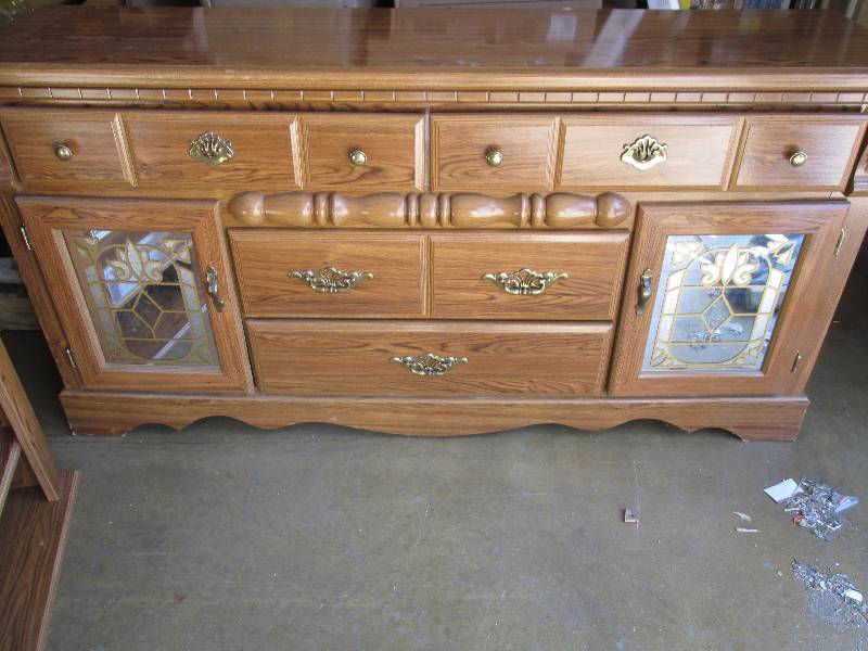 Wooden Dresser With Mirror  Lighte...