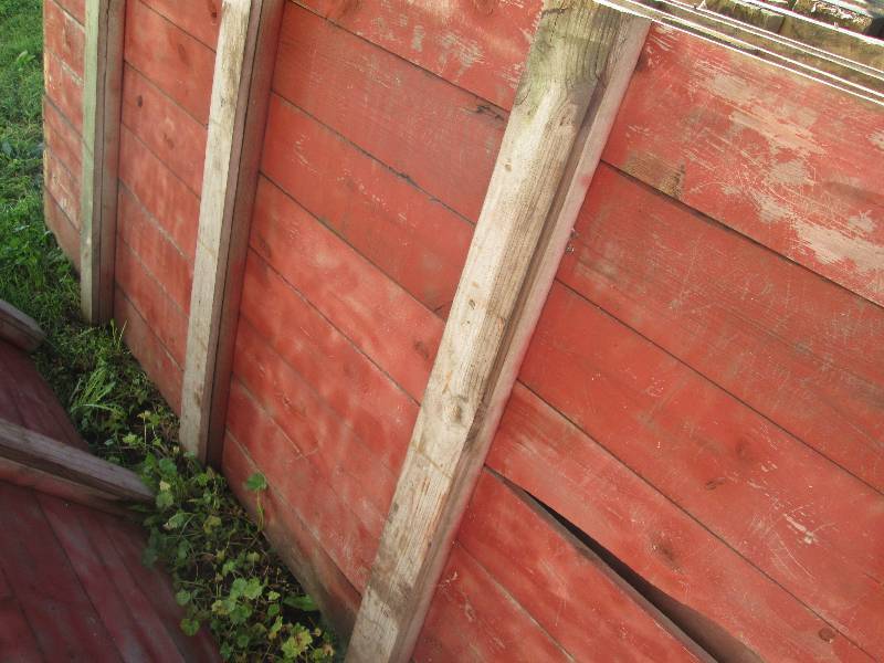 Lot of 7 - 7 ft Red Weathered Panel...
