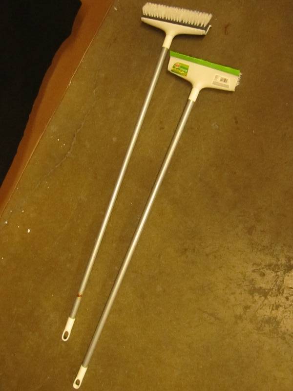 2 New Scotchbrite scrub n squeegee...