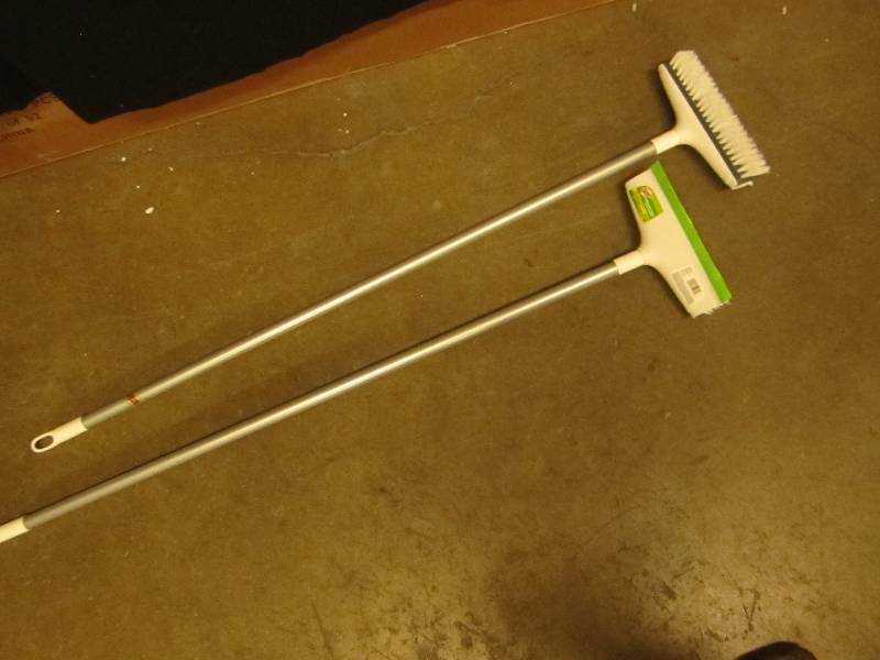 2 New Scotchbrite scrub n squeegee...