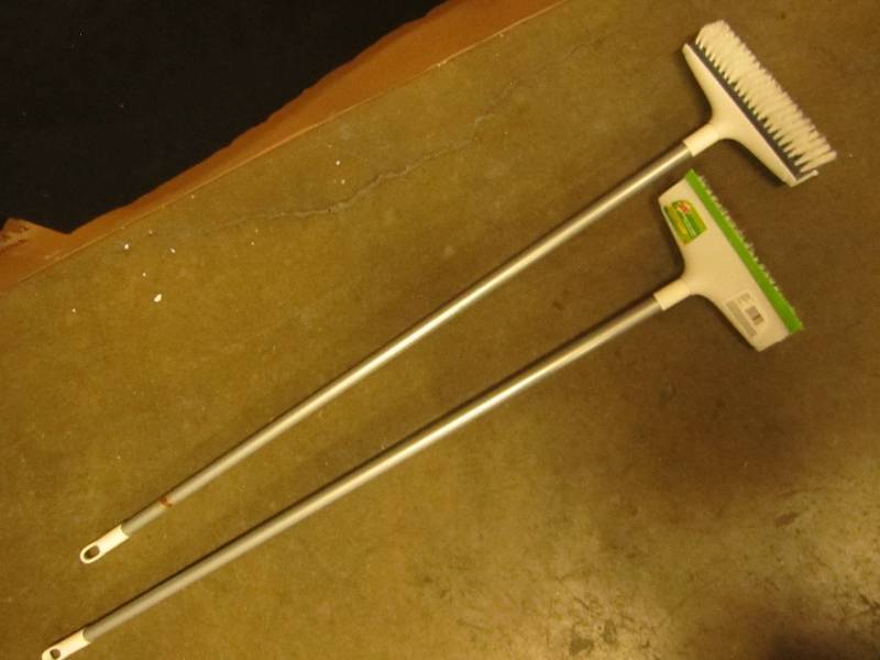 2 New Scotchbrite scrub n squeegee...