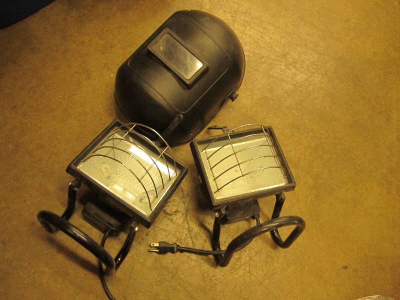 2 Electric lights and a face mask...