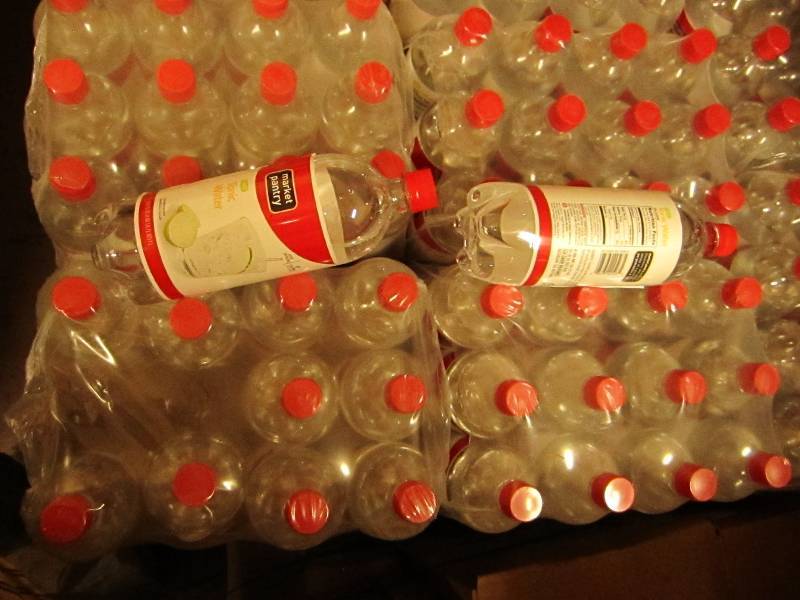 4 cases 12 1 quart bottles per case...