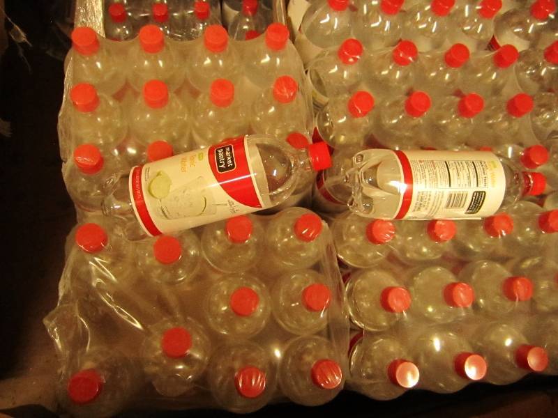 4 cases 12 1 quart bottles per case...