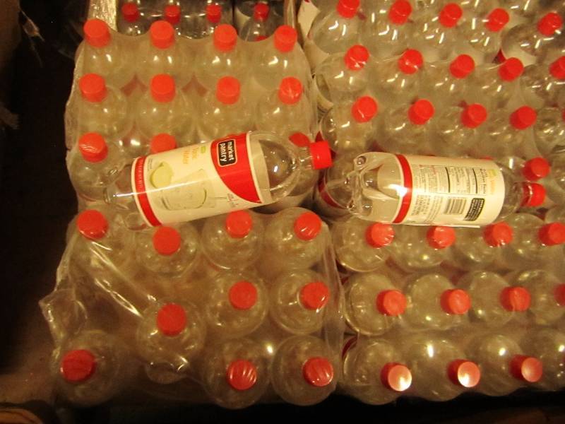 4 cases 12 1 quart bottles per case...