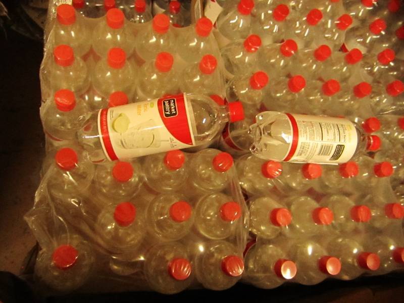 4 cases 12 1 quart bottles per case...