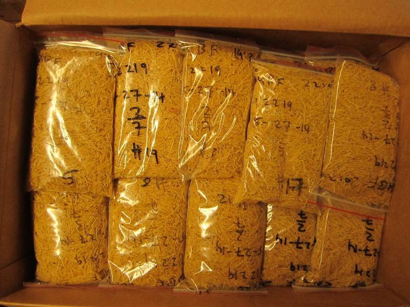 Box measuring 10 x 13 x 19 of nood...