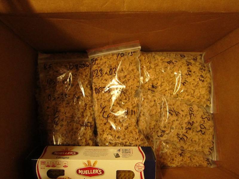 Box measuring 10 x 13 x 19 of nood...