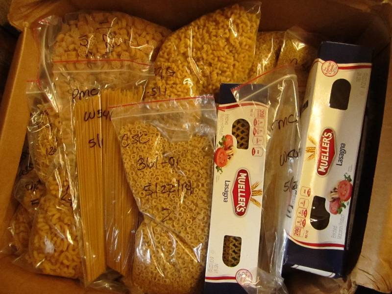 Box measuring 10 x 13 x 19 of nood...