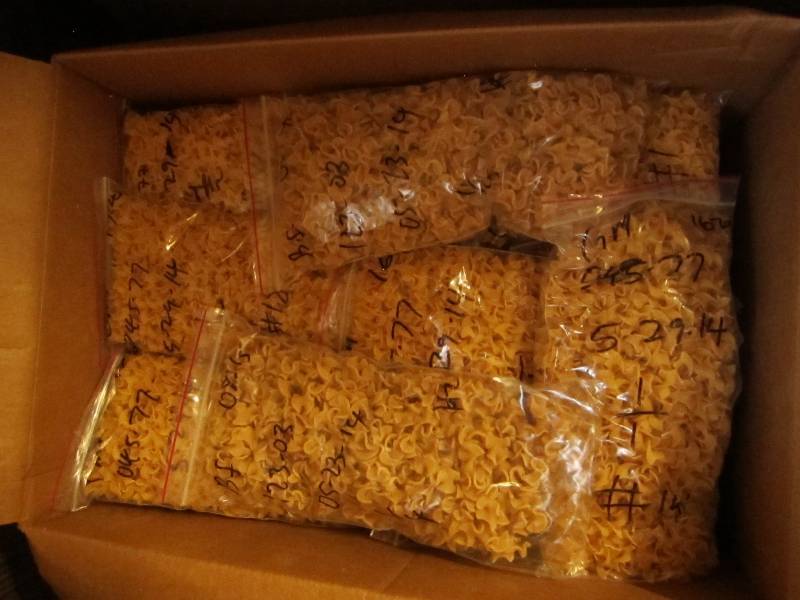 Box measuring 10 x 13 x 19 of nood...