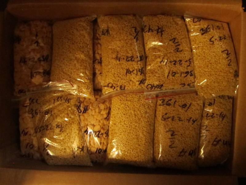 Box measuring 10 x 13 x 19 of nood...