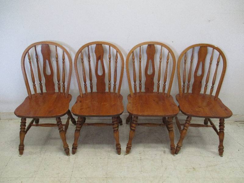lot 5 image: Chairs