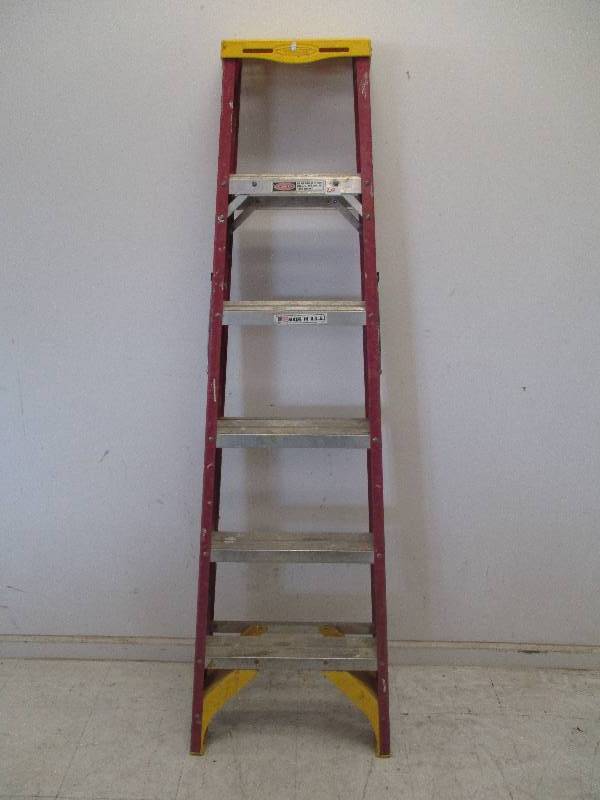 lot 20 image: Werner Fiberglass Step Ladder