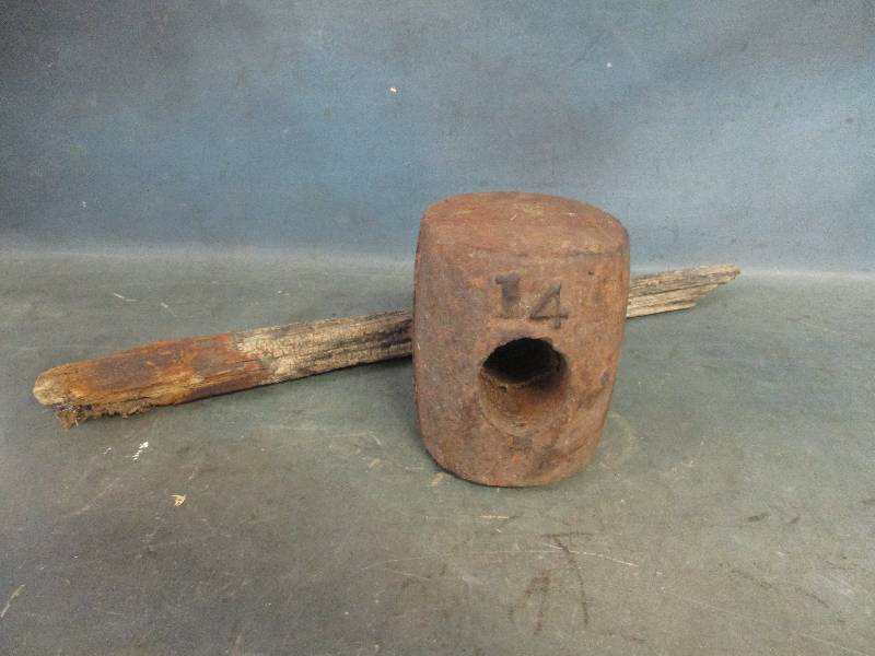 lot 18 image: Hammer Head