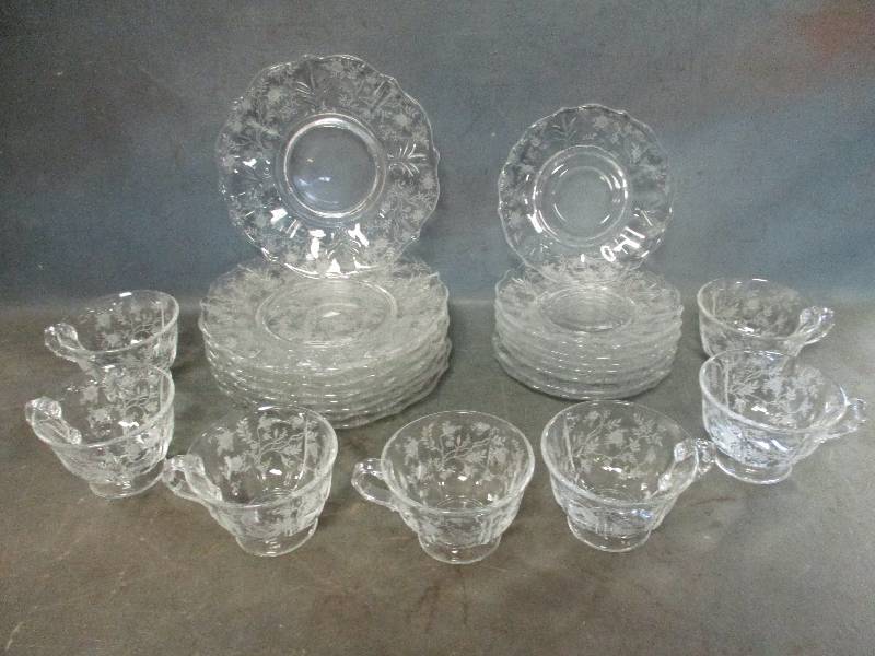 lot 31 image: Tea Cups & Saucers